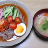 妻が昼食に韓国風そば冷麺と味噌スープを作ってくれました‥