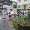 登校の風景：久々の雨降り登校