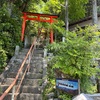 山の上の神社の階段で息が上がりました。