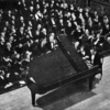 大作曲家の演奏姿（1930年代、属啓成撮影）