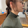 顔まわりレイヤーカットが映える  タイトなまとめ髪スタイル