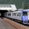 十三里駅の列車交換