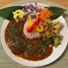 スパイシーカレーとサラシア焙煎茶 、さらしあキッチン