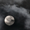 雲に満月