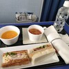 ANA057便プレミアムクラスで札幌へ！揺れる機内、でも食べる機内食！（笑）