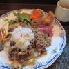 「ジュイップ」の日替わりランチは、豚挽肉とキノコのドライカレー