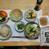いわし水煮缶。大根おろしとかつお節。野菜スープ
