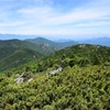 【登山】【山梨県】山梨百名山の国師ヶ岳と奥秩父最高峰の北奥仙丈ヶ岳へ。大弛峠でアナグマとテン？オコジョ？を目撃。