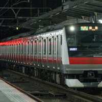 真夏の夜の京葉線撮影記。E233系5000番台貫通・分割編成、一応ケヨ34編成、E257系500番台回送と臨時わかしお22号、武蔵野線E231系と209系500番台、JR貨物EH200。