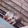 Lollapaloozaに向かう若者2人がシカゴの駅で線路のレールに触れてしまう事故