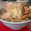 プラ板を用いた仕切りのあるラーメン二郎 新宿歌舞伎町店！