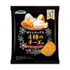 ファミリーマートから「山芳製菓 ポテトチップス 4種のチーズ味」が新登場！贅沢な味わいのファミマ限定のポテチ新商品