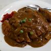 札幌市　喰処　いこい　/　グリンピースが乗ったカツカレー