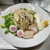 【今週のラーメン４５９３】 中華そば みたか （東京・三鷹） 冷し五目 ＋ チャシュー皿 ＋ サッポロラガービール 赤星 中瓶　〜独創的な麺を王道スタイルで！コロナ憂鬱も忘れるノスタルジックな安堵感！みたかの冷や中！