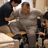 移乗介助で手首をひねる元海自の爺さん。スライディングボードがあっても怖かった理由