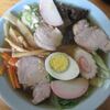 「大衆食堂ふじや」で、具だくさんの五目中華と天ぷらうどん