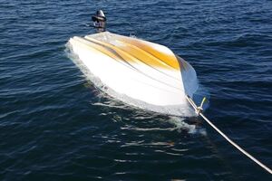 上越市の黒井浜沖でプレジャーボート転覆　3人救助、けがはなし