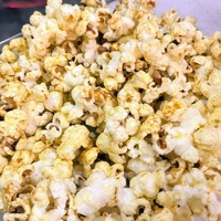 セブンプレミアムのクッキー クリームポップコーンを食べると東京ディズニーシーの気分が味わえます みんなたのしくすごせたら セブンプレミアムのクッキー クリームポップコーンを食べると東京ディズニーシーの気分が味わえます みんなたのしくすごせたら