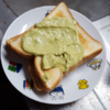 食パンにアボカド塗って食う