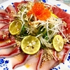 中華風カルパッチョに白髪ネギとスダチ香るタレ　マグロ対ブリのどっちが美味しいか食べ比べ