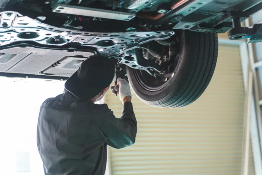車の修理見積もりは無料でできる？依頼時の確認ポイントと業者の選び方を整備士が解説