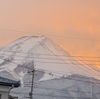 富士山に雪が積もりました