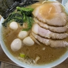 いまにも丼からあふれそうな豚骨醤油スープ「ラーメン壱六家」磯子本店＠磯子区