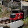 ツツジの咲く街角⑬『順天堂醫院から御茶ノ水駅を経て聖橋へ、電車の行き交う風景』