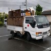 雨の中、不用品を回収し終わったので、公園で