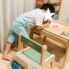 おっとり一人っ子な息子の記録。非常に愛らしいです/普段息子が使ってる机と椅子は大和屋製