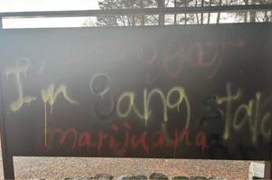 高田城址公園内の解説看板に落書き見つかる　上越市が警察に被害届提出