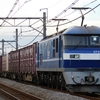 3096レ貨物列車を牽引する新塗装のEF210