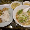 スクンビット ソイ55＠新宿　クィッティオ・チャーン・ノーイ、他