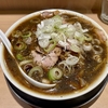 【今週のラーメン５７２３】札幌 六坊（東京・西早稲田）札幌ブラック　〜札幌系で濃口醤油！？ブラぺ大量に舞い散るアウトロー？スタミナ感とワイルド感溢れる！
