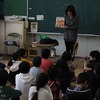 「にじいろクラブ」の読み聞かせ